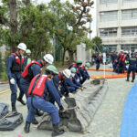 ④白のヘルメットは消防署員、緑のヘルメットは消防団員
