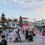 ⑤踊る人と、周りで楽しむ人が