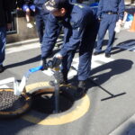 ⑦道路にある黄色いマンホールが「消火栓」だ