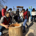 ⑫大人だって、餅つきをしたことがない人は結構多いでしょう。こんな経験は滅多にできませんね