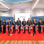 ③江藤社長、ご来賓挨拶後のテープカットの瞬間！