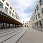 ④さて内覧会へ。整備された2号館中庭