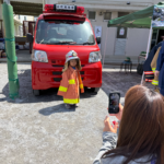 ⑯消防団のブースでは、ちびっこ消防団員が誕生。あ、マジで消防団員を募集してまーす！