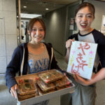 ⑧NPO法人good!のメンバーによるやきそばの出張販売。good!は、若者を中心に国際交流も実施